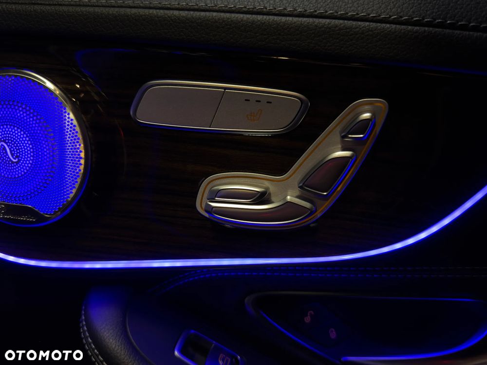 Mercedes-Benz Klasa C 300 9G-TRONIC AMG Line - 32