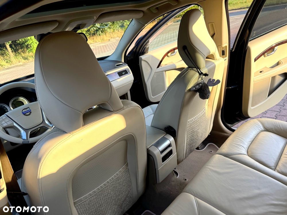 Volvo XC 70 - 24
