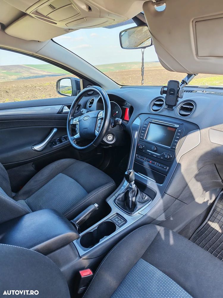 Ford Mondeo 2.0 TDCi Ambiente - 3