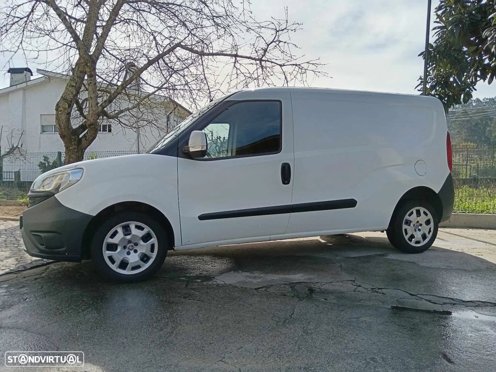 Fiat Doblo 1.6 MTJ MAXI 3 LUGARES - 2