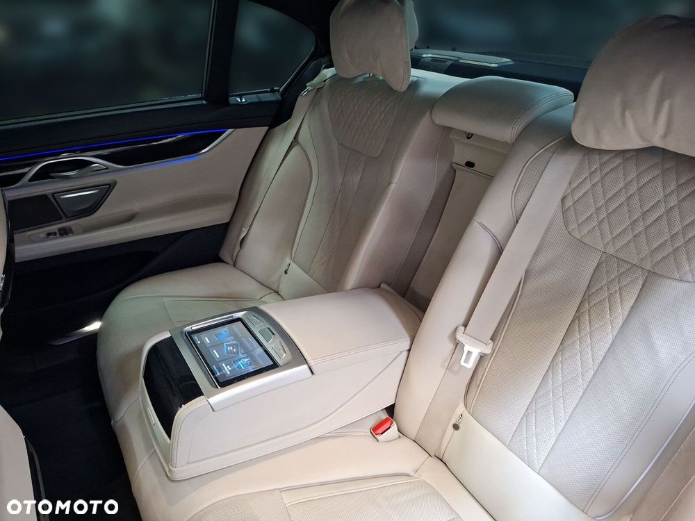 BMW Seria 7 - 18