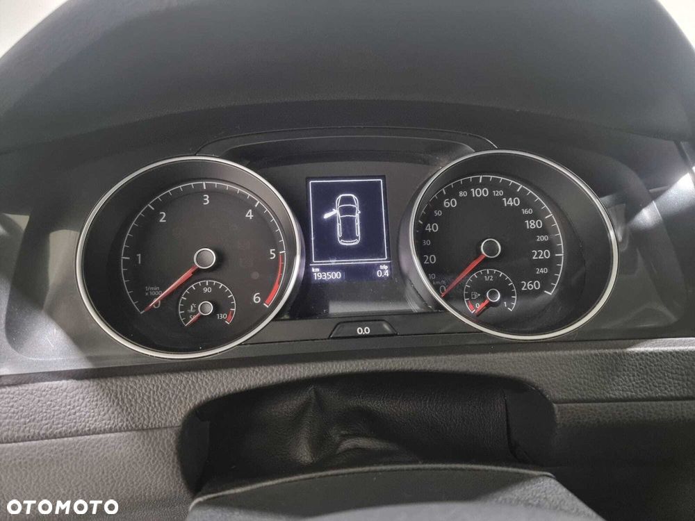 Volkswagen Golf - 22