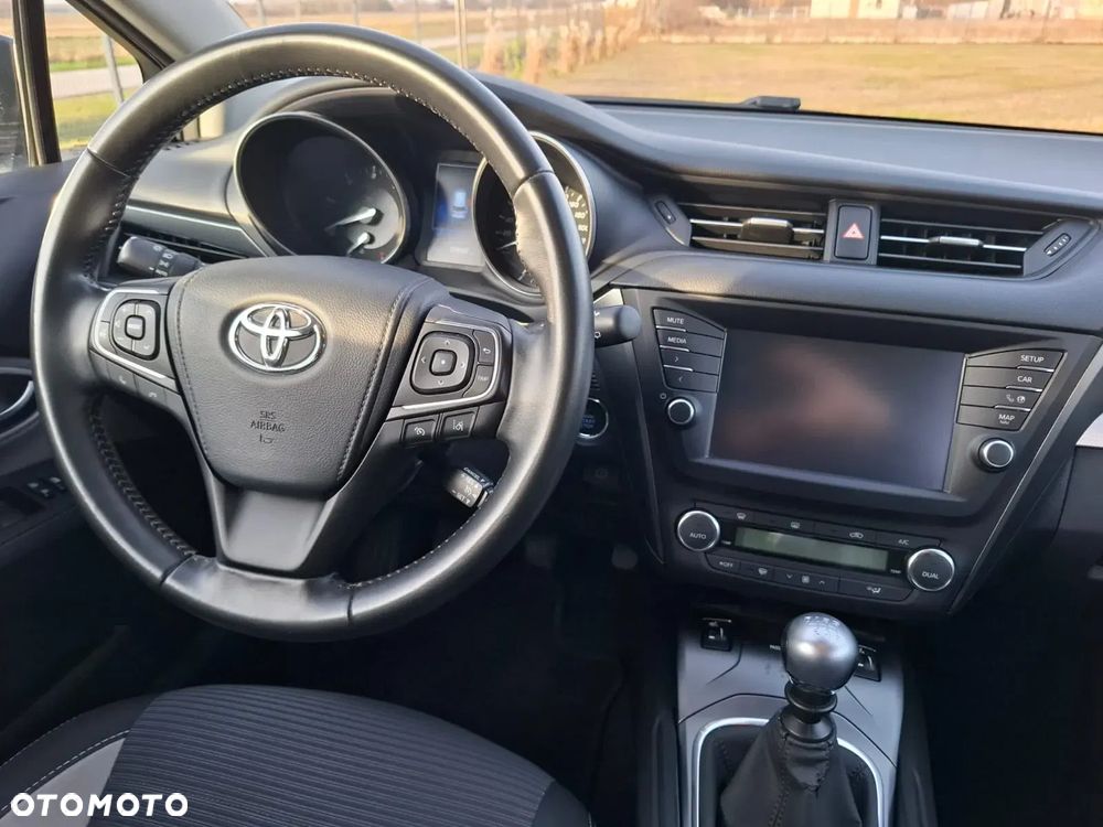 Toyota Avensis 2.0 D-4D Prestige - 26