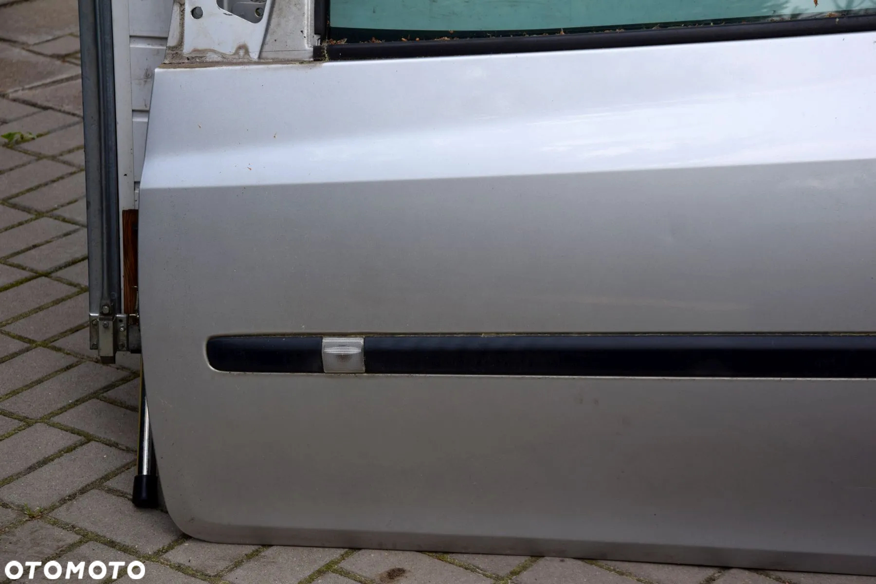 Renault Clio III 3 Drzwi lewe 3D srebrne TED69 kompletne ładne - 2