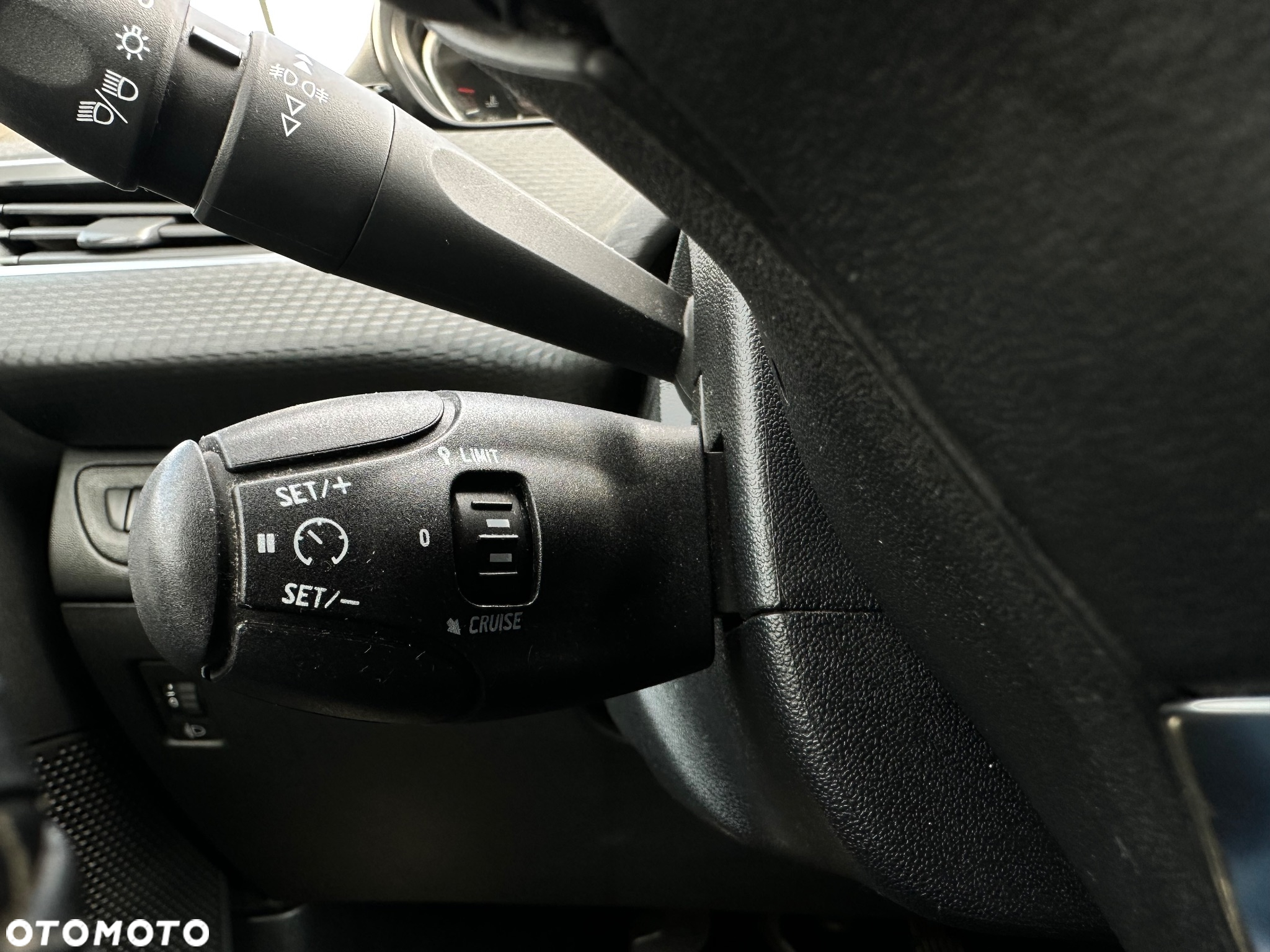 Peugeot 2008 1.2 Pure Tech Style - 12