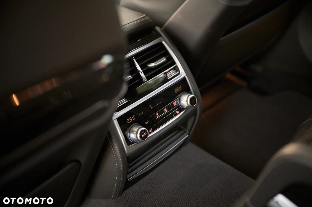 BMW Seria 7 - 30
