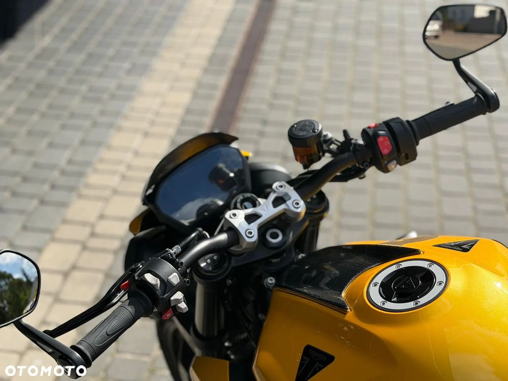 Triumph Street Triple - 8