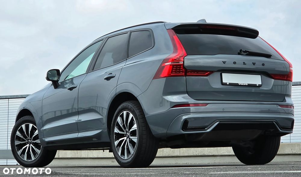 Volvo XC 60 B4 B Plus Dark - 18