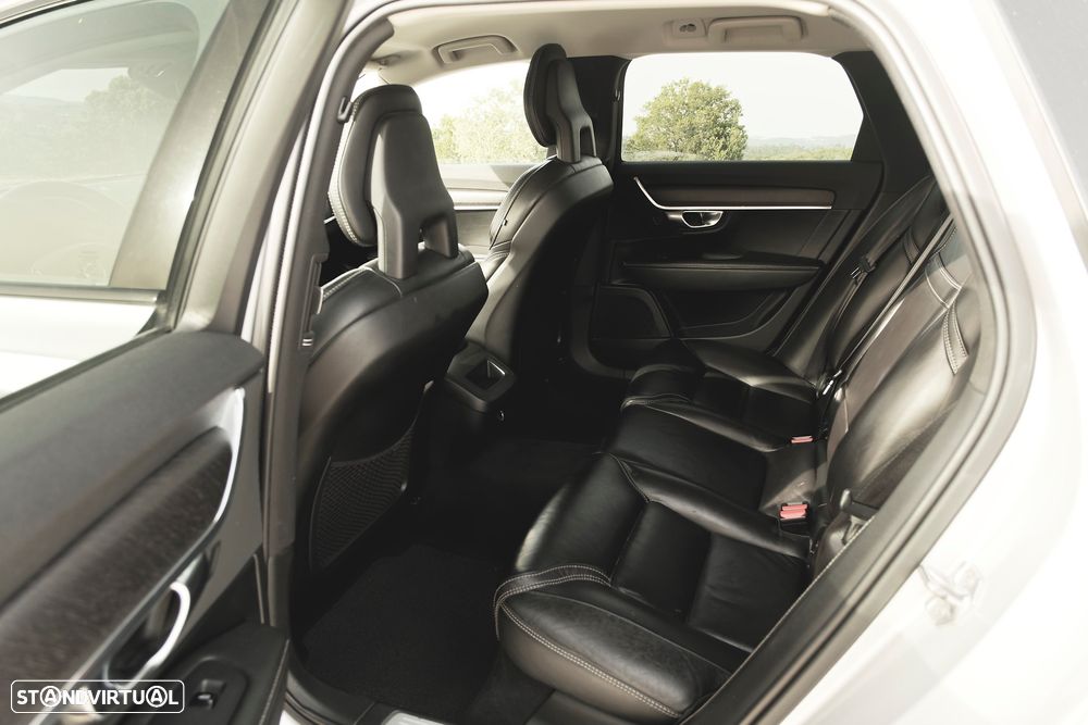 Volvo V90 Cross Country D5 AWD Geartronic Pro - 22