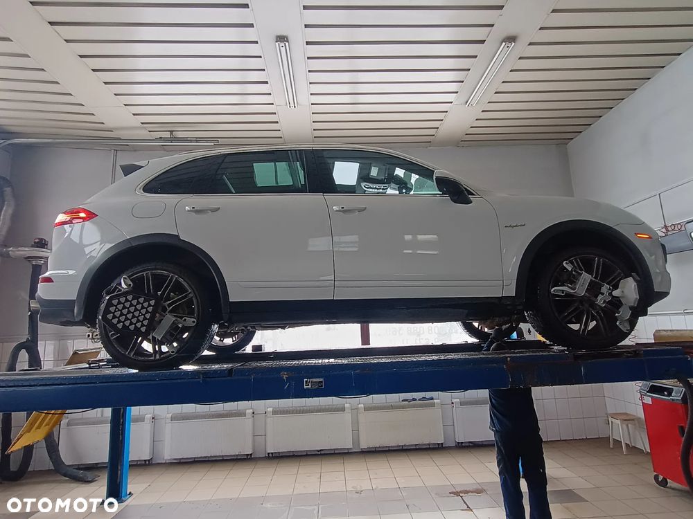 Porsche Cayenne - 39