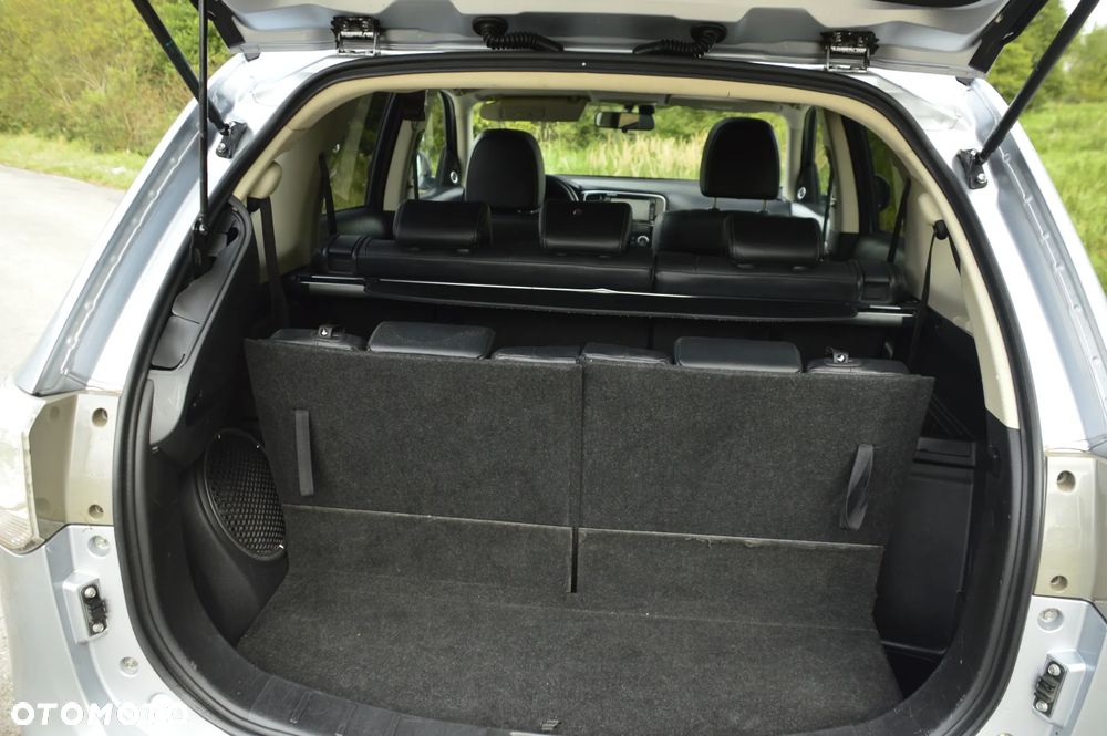 Mitsubishi Outlander 2.0 Intense + Navi 4WD CVT - 9