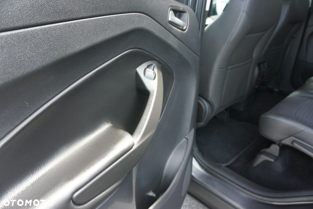 Ford Kuga - 12