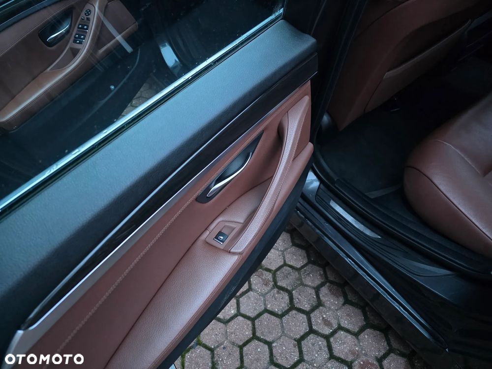 BMW Seria 5 520d Luxury Line - 11