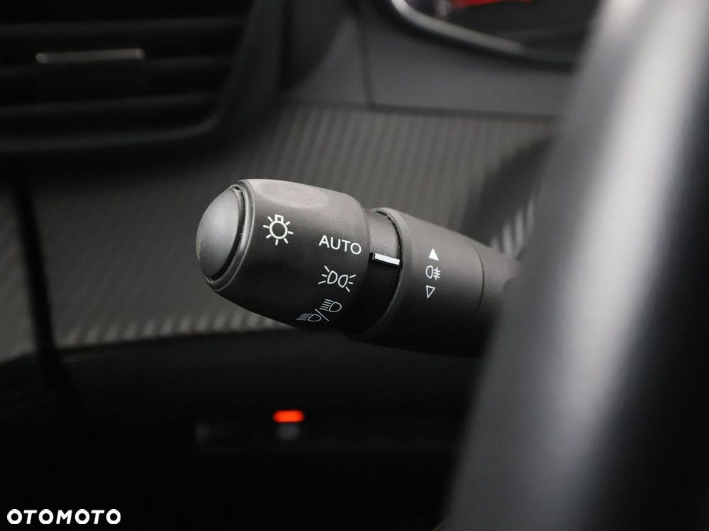 Peugeot 2008 PureTech 130 Allure S&S EAT8 - 33