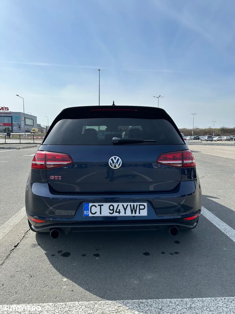 Volkswagen Golf - 11