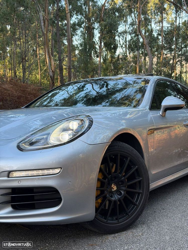 Porsche Panamera Platinum Edition - 4