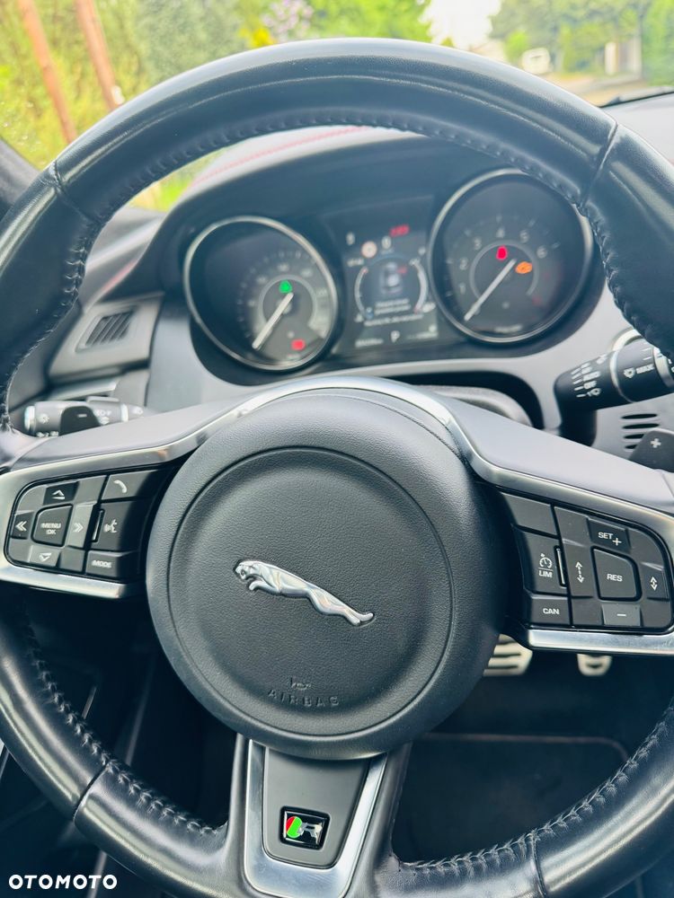 Jaguar E-Pace 2.0 i4P AWD First Edition - 9
