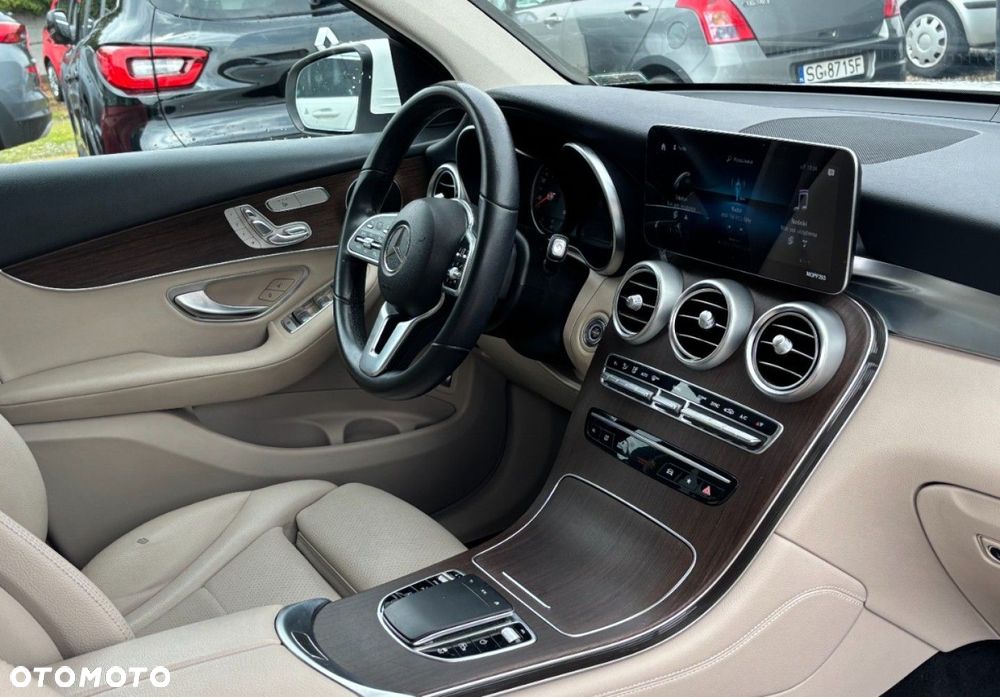 Mercedes-Benz GLC - 12