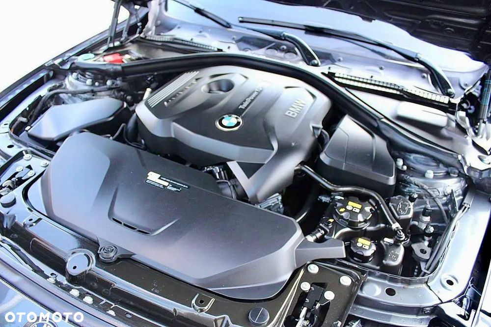 BMW Seria 3 330i M Sport - 17