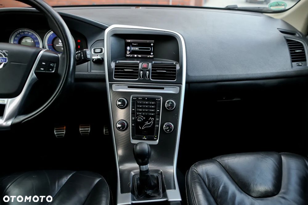 Volvo XC 60 DRIVe R Design - 22