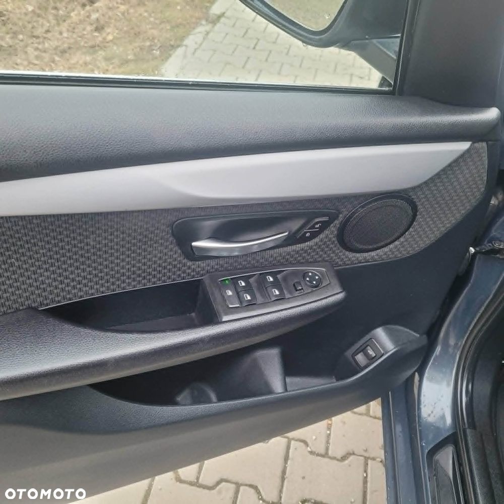 BMW Seria 2 218d - 17