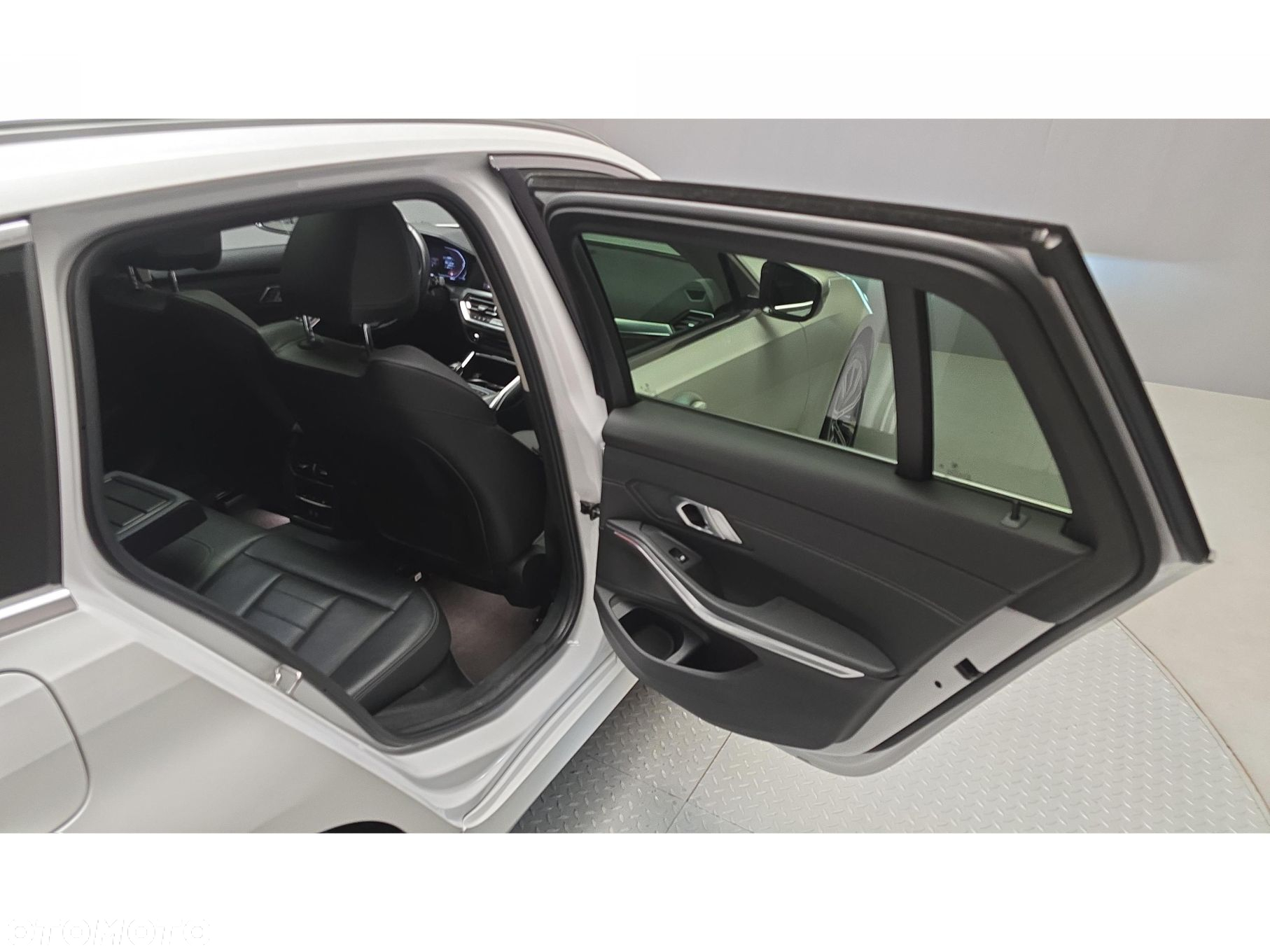 BMW Seria 3 320d xDrive Luxury Line - 29