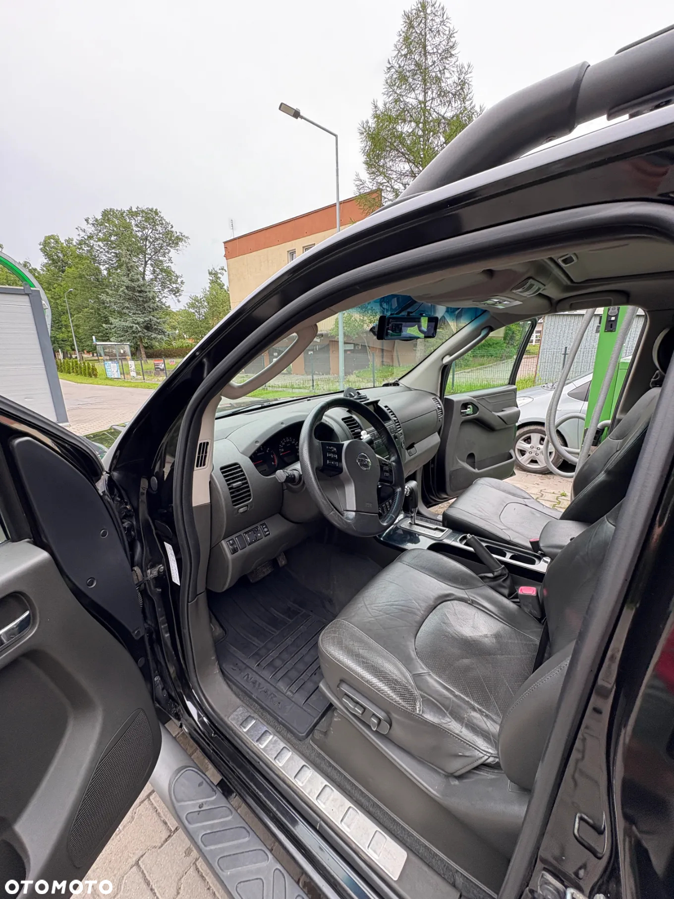 Nissan Navara 2.5 D Platinum - 12