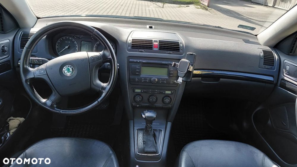 Skoda Octavia 2.0 FSI Automatik Laurin & Klement - 5