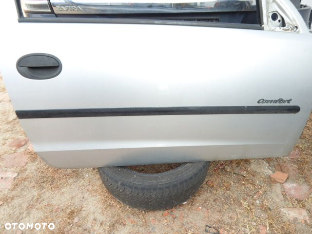 CORSA C 00-06 DRZWI PRZÓD PRAWE LISTWA Z147 HB 3D - 2
