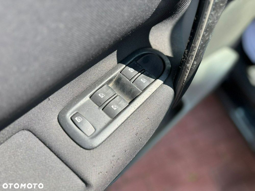 Renault Scenic 2.0 16V Avantage - 11