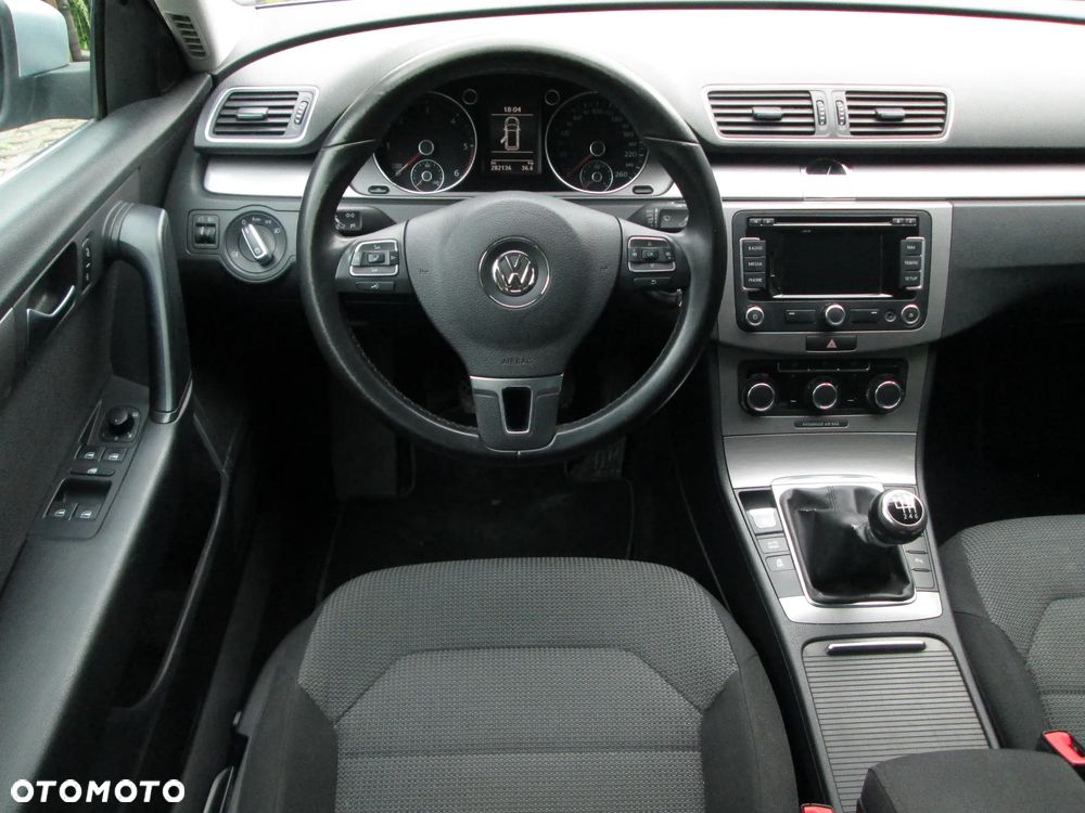 Volkswagen Passat 2.0 TDI DPF BlueMotion Technology Comfortline - 15