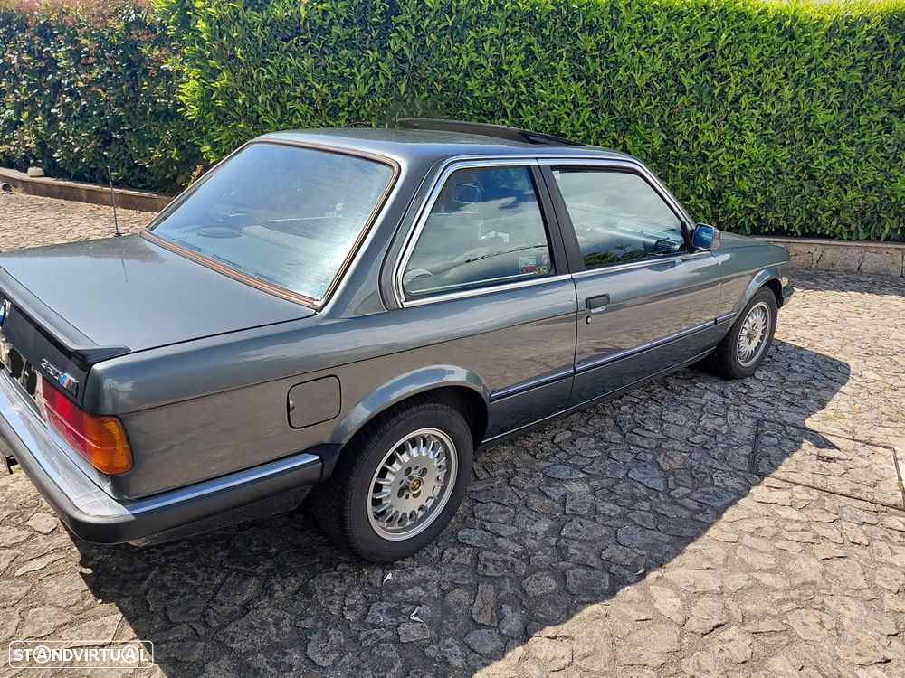 BMW 320 i Coupe - 11