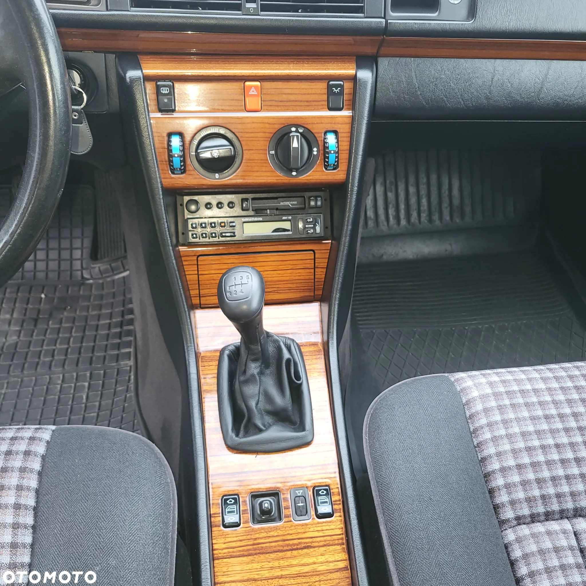 Mercedes-Benz W124 (1984-1993) - 12