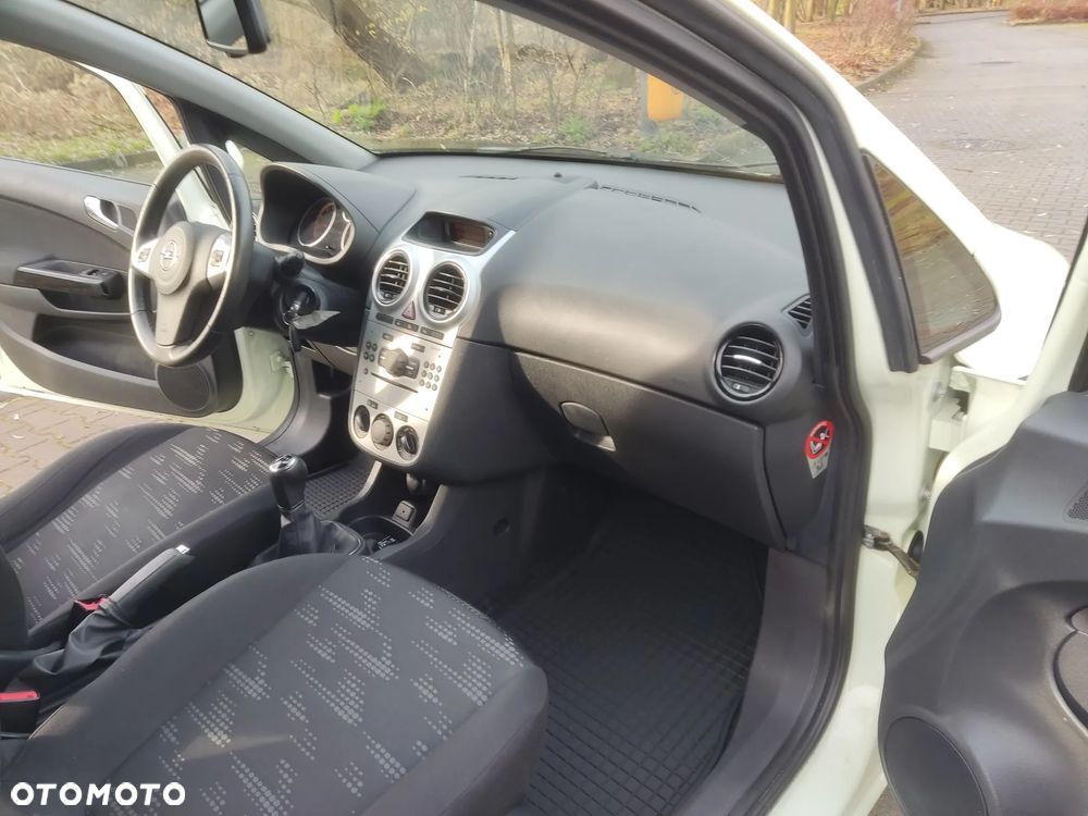 Opel Corsa 1.2 16V Cosmo - 17