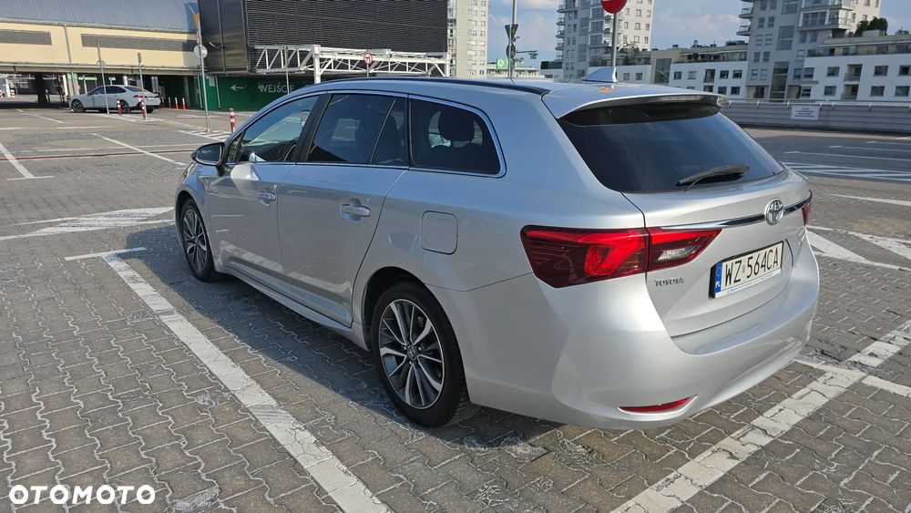 Toyota Avensis 2.0 D-4D Premium - 4