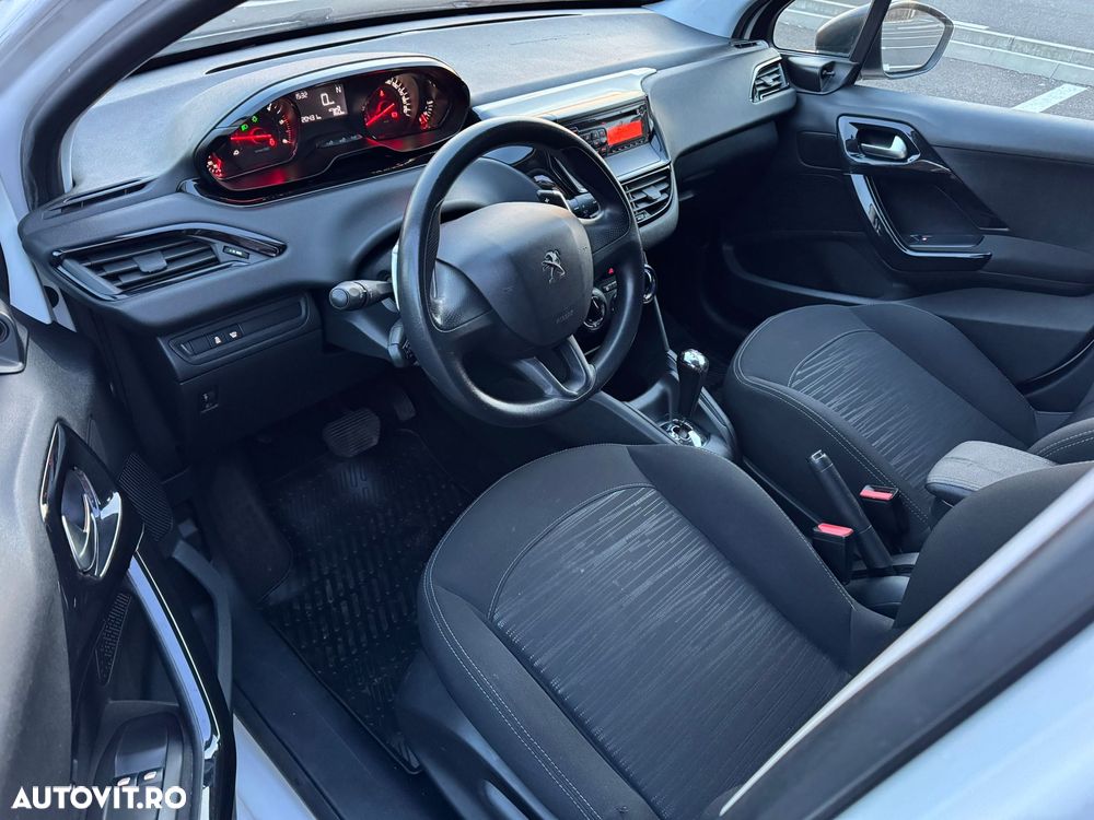 Peugeot 208 - 5