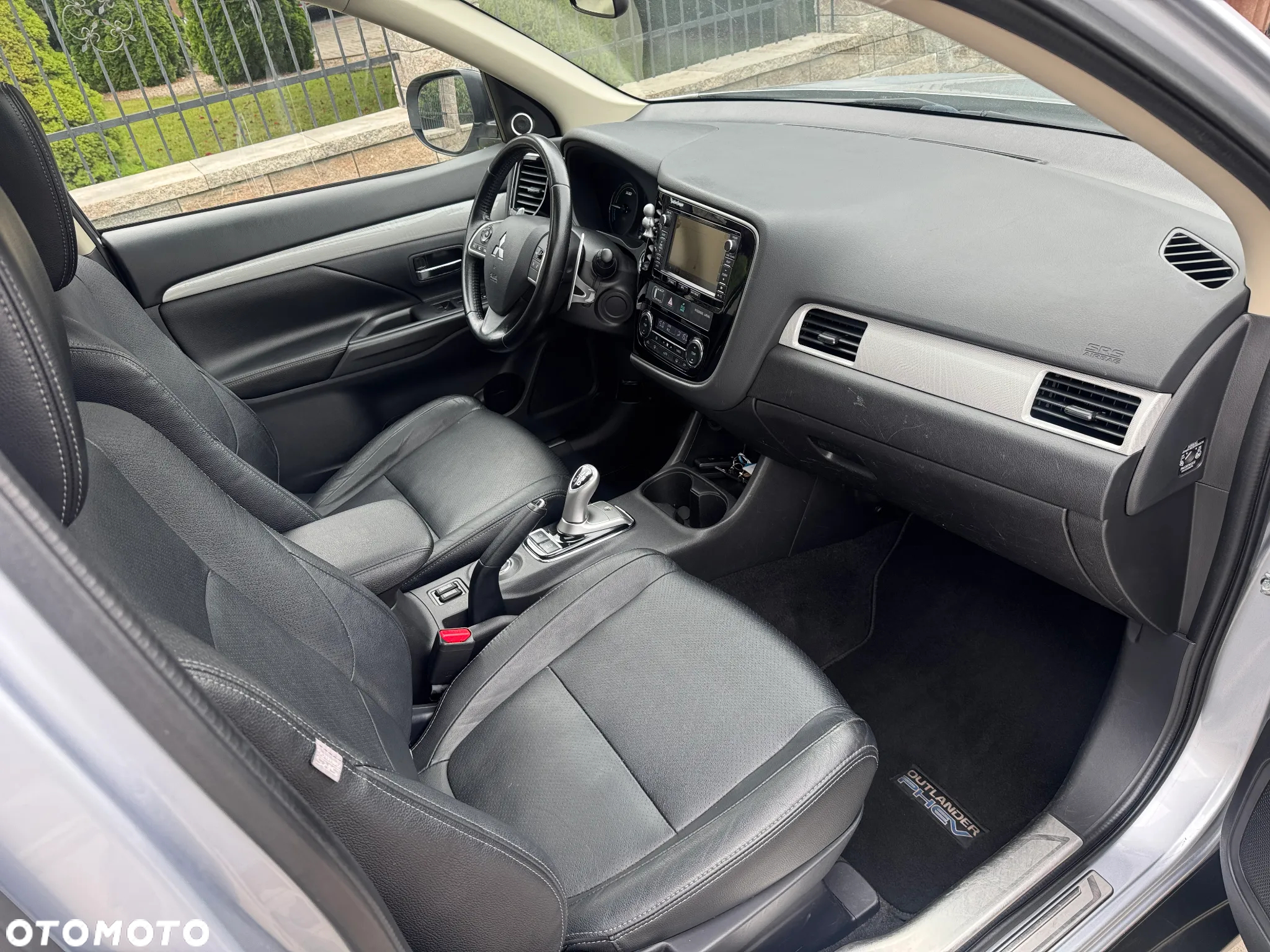 Mitsubishi Outlander PHEV Instyle NAVI + - 10