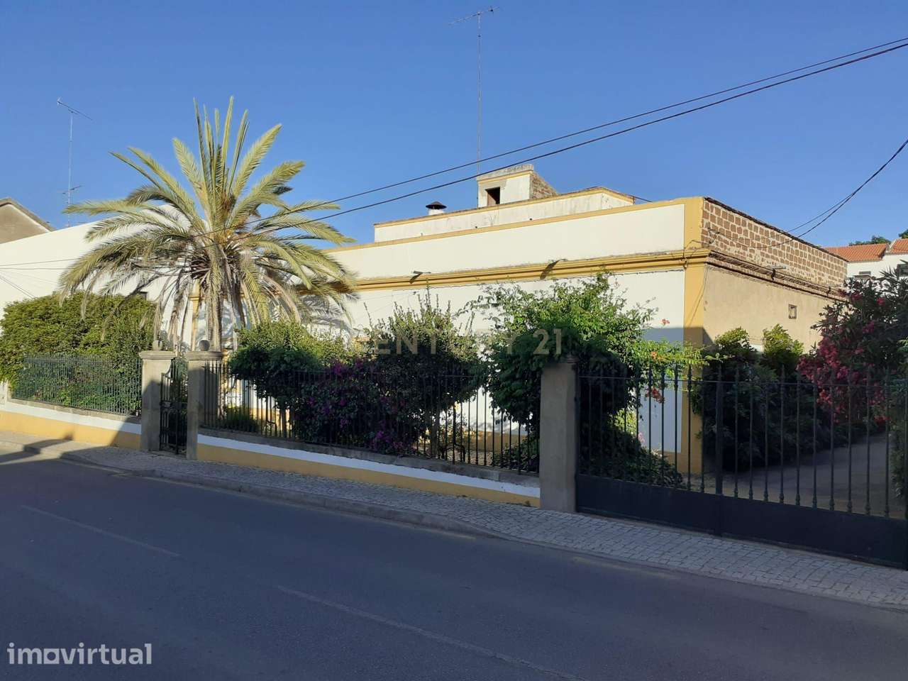 Casa Senhorial, situado na rua de Mourão, 37 em Reguengos de Monsaraz. - Grande imagem: 3/60