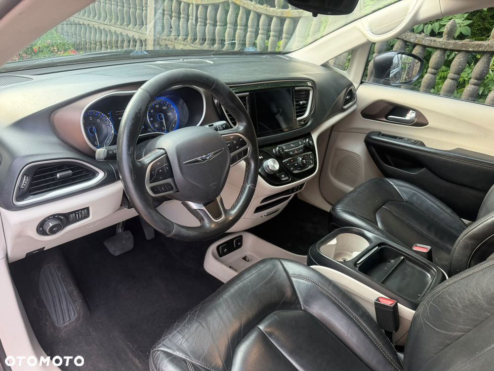 Chrysler Pacifica - 9