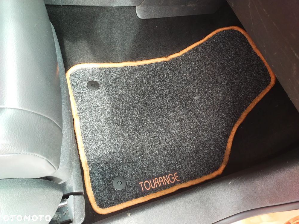 Volkswagen Touran - 14