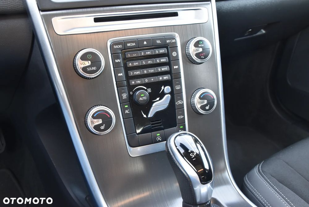 Volvo XC 60 D4 Geartronic Momentum - 38
