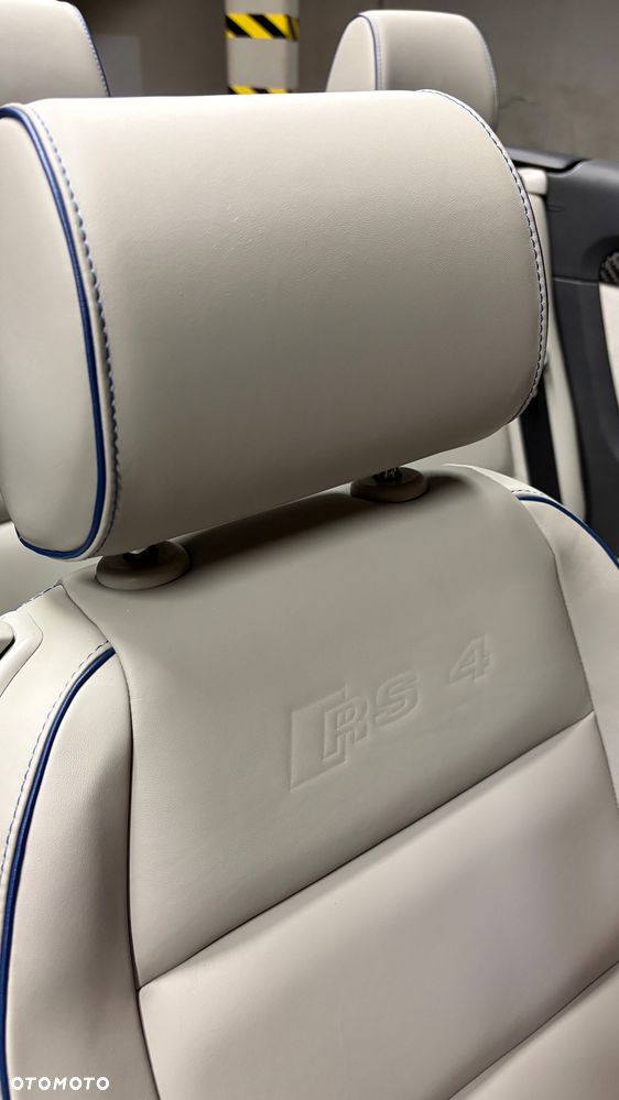 Audi RS4 Cabrio Standard - 28