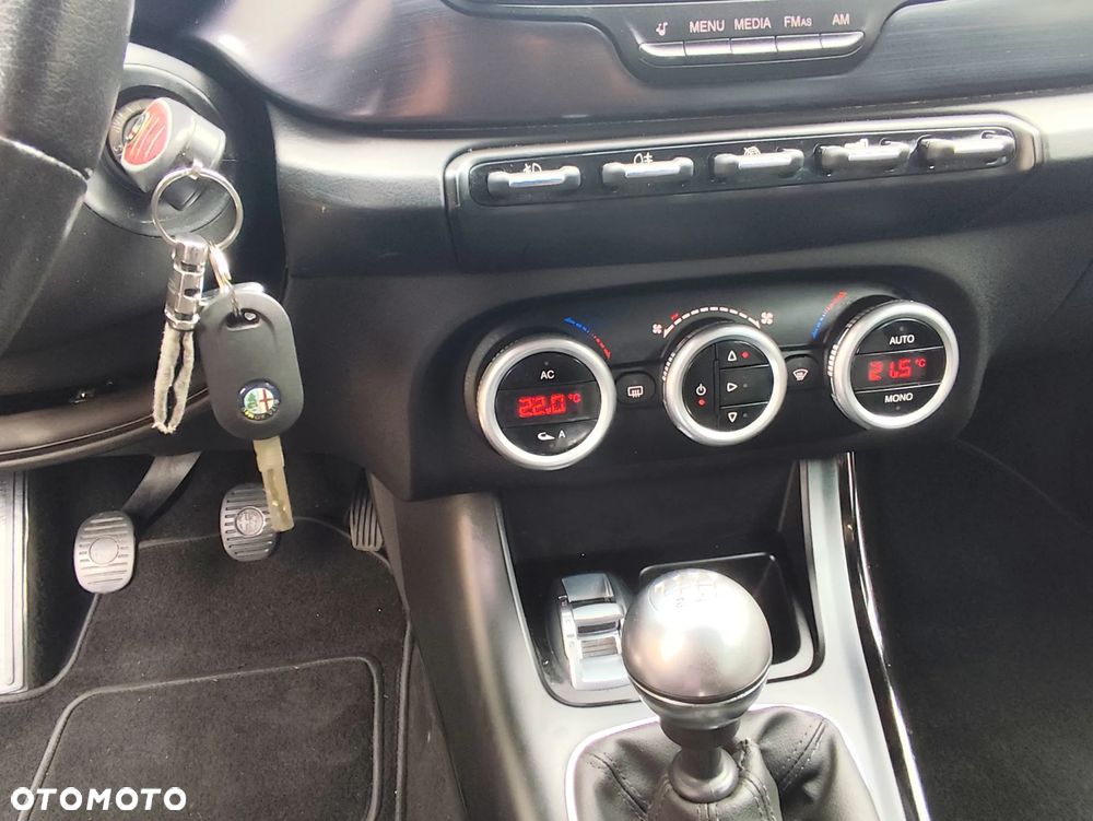 Alfa Romeo Giulietta 1.4 TB 16V Sport - 16