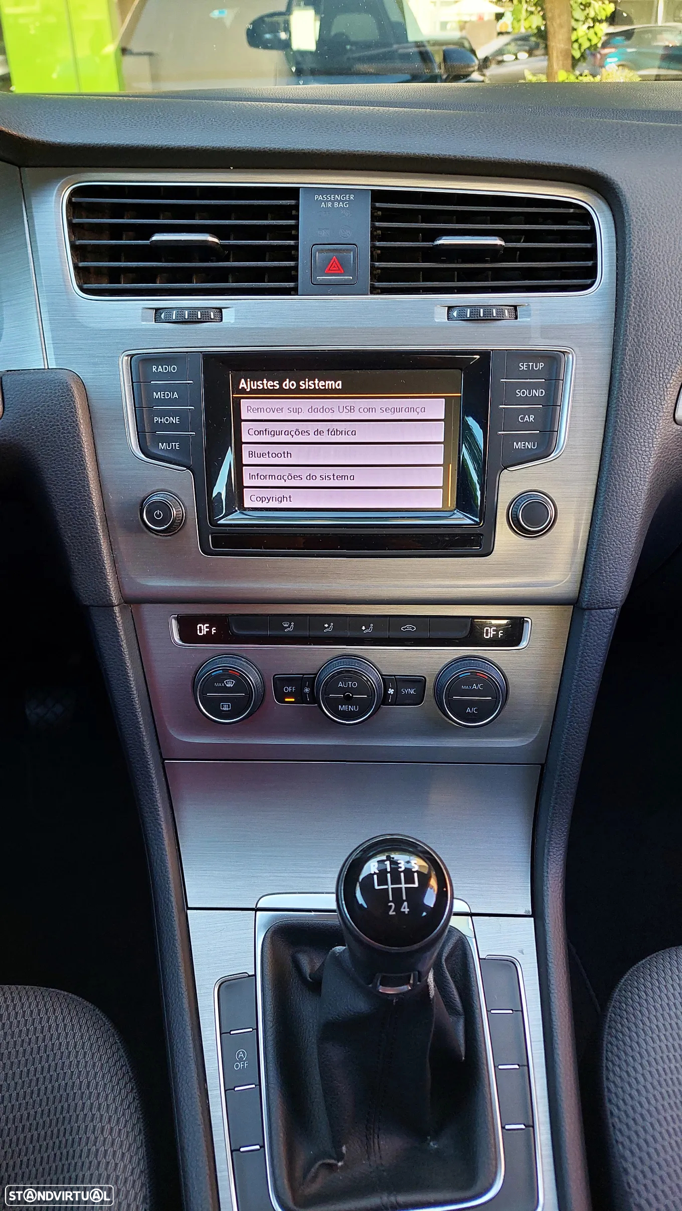 VW Golf 1.6 TDi Trendline BlueMotion - 14