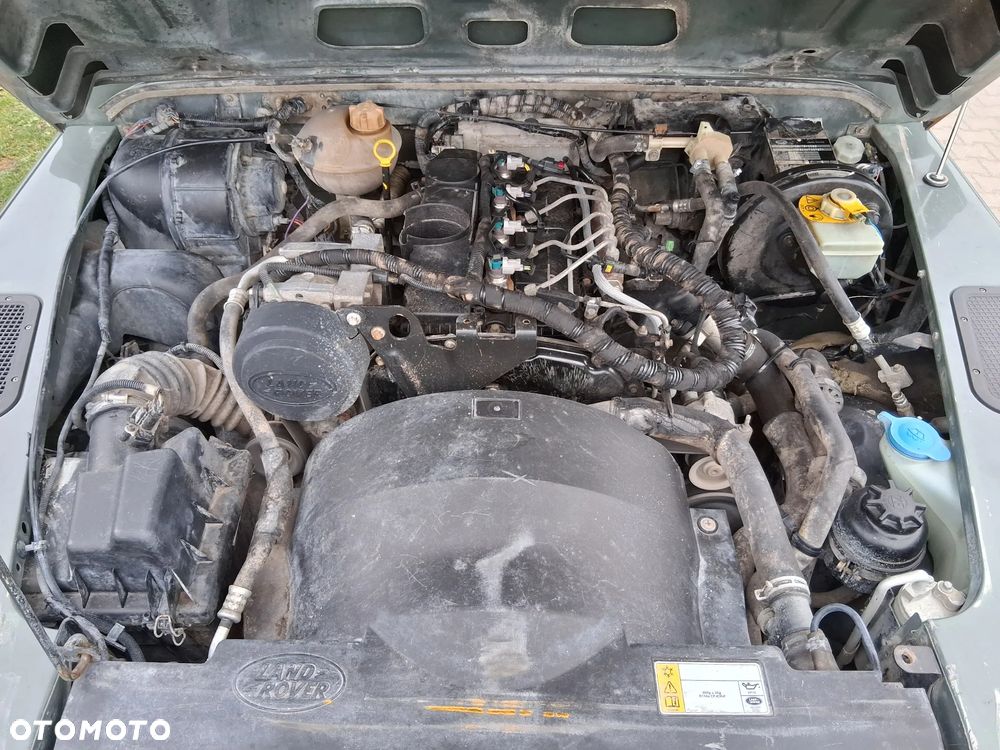 Land Rover Defender 2.4 TD4 SE - 19