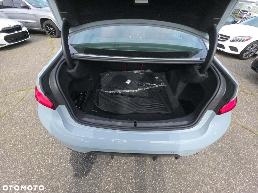 BMW Seria 3 330i xDrive M Sport - 13
