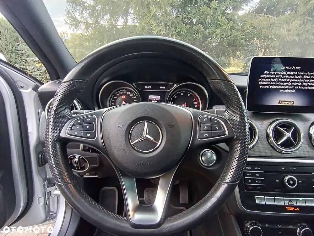 Mercedes-Benz GLA 200 7G-DCT UrbanStyle Edition - 16