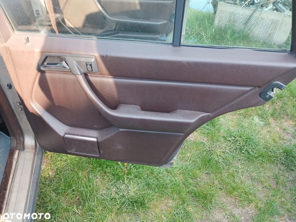 Mercedes-Benz W124 (1984-1993) - 21