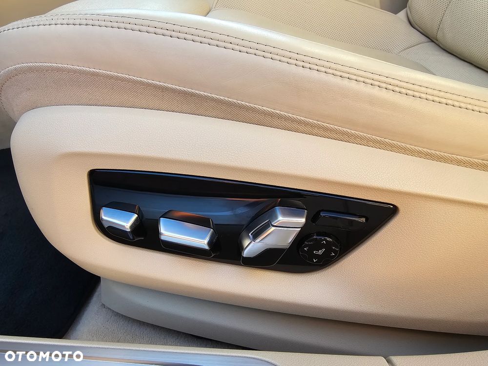 BMW Seria 7 730d mHEV - 25