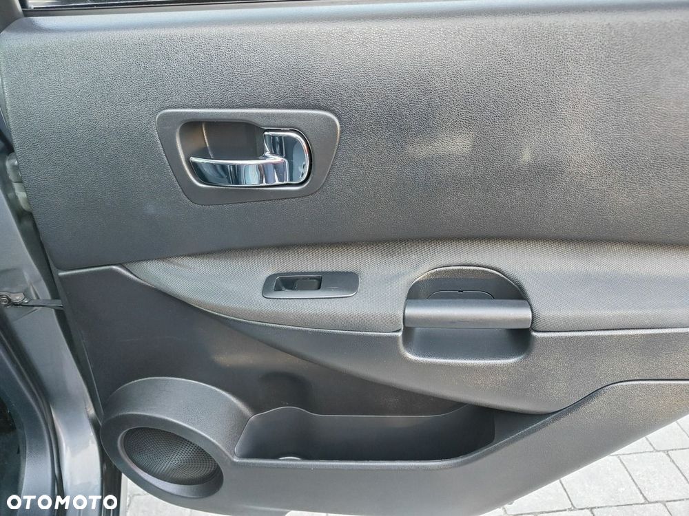 Nissan Qashqai+2 - 27